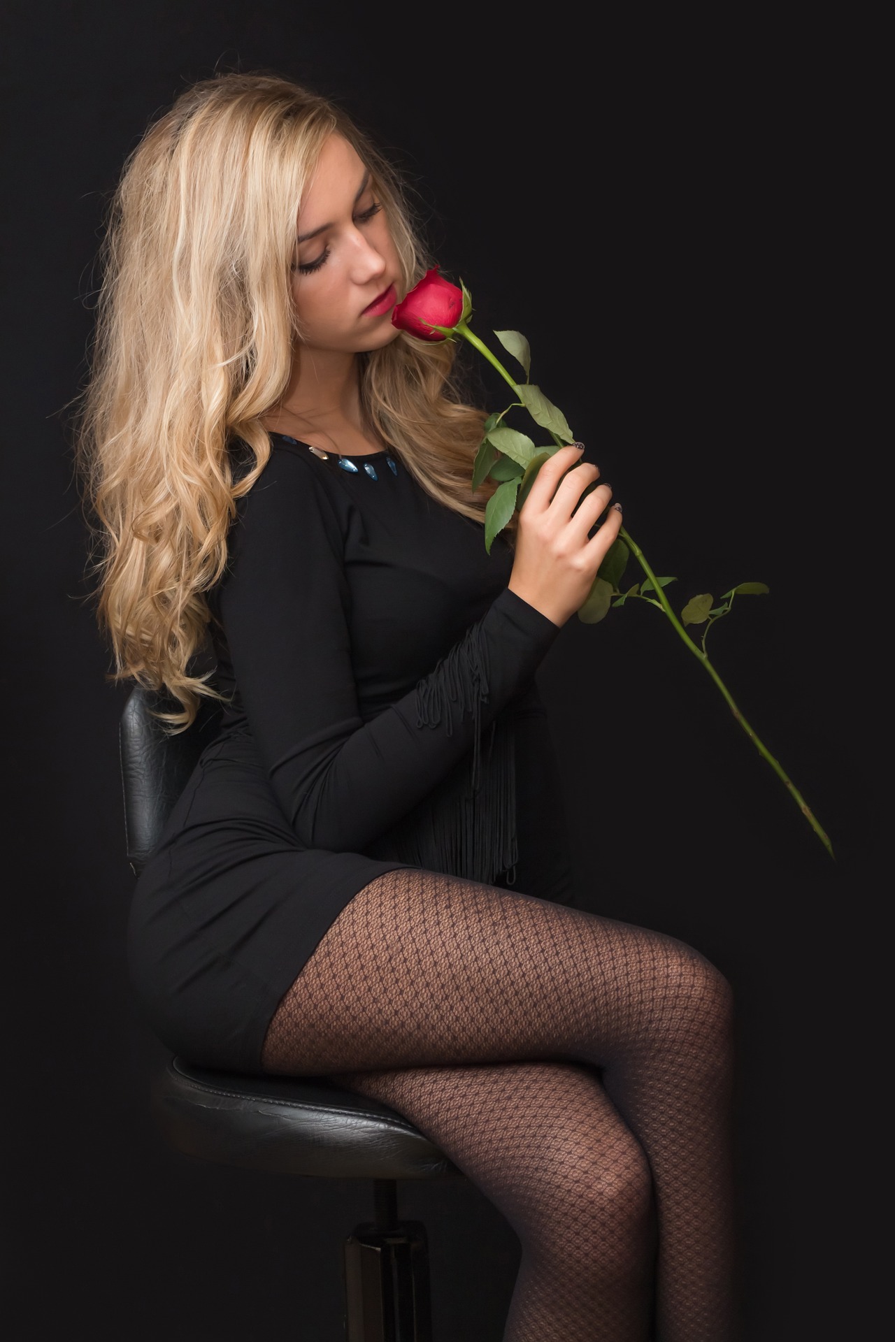 girl-g2de8f4e2a_1920
